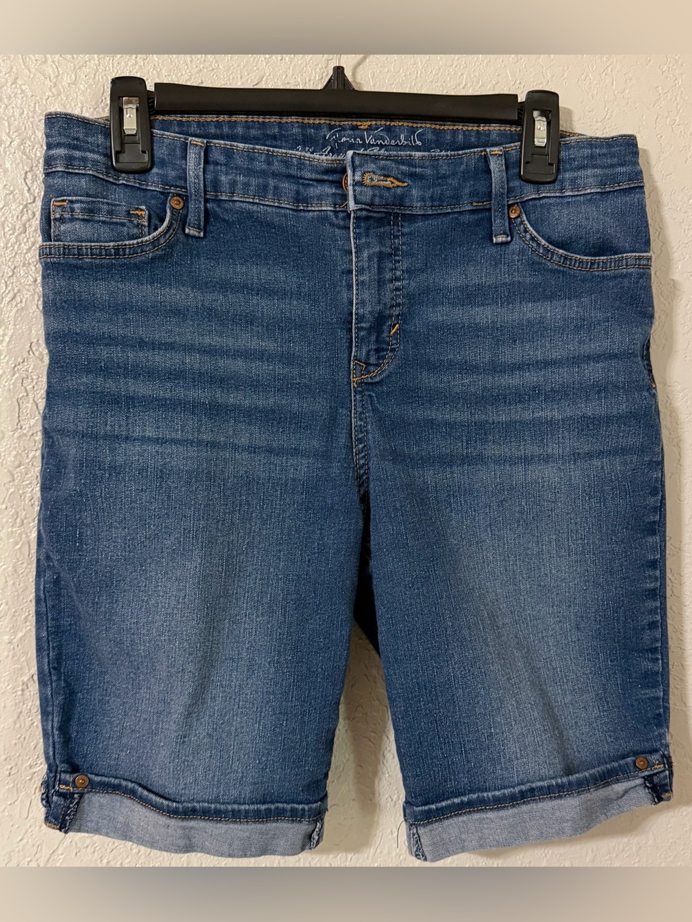 Women’s long Bermuda shorts-Mid-Blue denim. Slimming effect